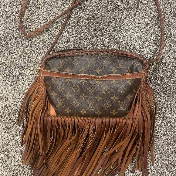 AUTHENTIC LV FRINGE CROSSBODY - Picture 1 of 6